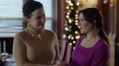 So, let's make the most
of this dinner tonight. - A Royal Christmas Crush