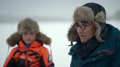 So you lift up about ten centimeter
above the bottom. - The Reluctant Traveler with Eugene Levy