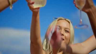 ♪ So we like to party - Siesta Key