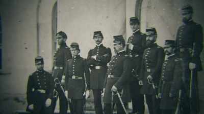 - So Lincoln meets with McDowell
and general Winfield Scott, - Abraham Lincoln