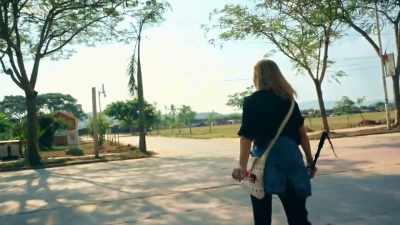 So looking for the cages which
are somewhere over there. - Trafficked with Mariana van Zeller