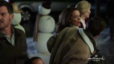 - So it looks like - Sister Swap: A Hometown Holiday