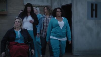 So Lou was gonna steam press Marie? - Wentworth