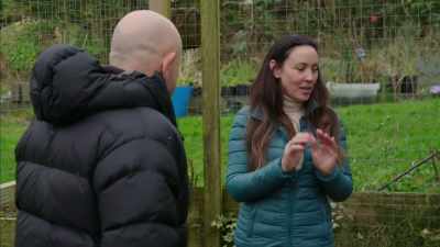 So we make sure we have
some heating up there for him, - Britain's Tiger Kings - On the Trail with Ross Kemp