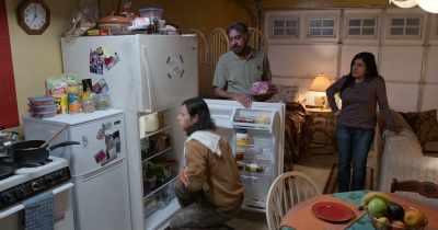 So, you must keep your belongings
in your own refrigerator. - Little America