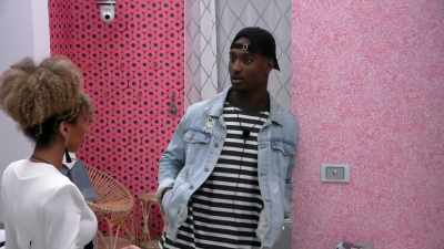 >> SO MY SITUATION IS I'LL TRY,
SEE WHERE IT CAN GO. - Love Island
