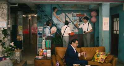 So she needs a new one.
Can we make contact? - The Confidence Man JP - The Movie -