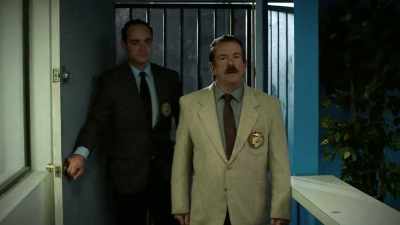 So when Notarbartolo
sees the police, - History's Greatest Heists with Pierce Brosnan