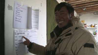 So now he's going
to third position. (LAUGHS) - Ghost of the Mountains