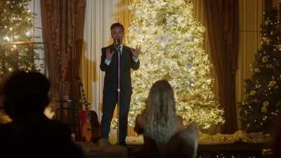 So now, it is absolutely my
pleasure to bring to the stage - Christmas in the Spotlight