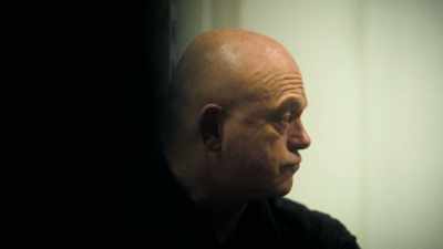 - So, organised crime groups...
- Yeah, mafia groups. - Ross Kemp: Mafia and Britain