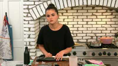 - So our next cuts are gonna be down the back, - Selena + Chef