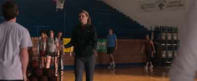 So partner up and grab
a football. Let's move! - Jumanji: Welcome to the Jungle