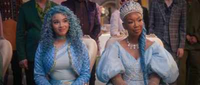 So please join me in welcoming
Auradon Prep's new principal. - Descendants: The Rise of Red