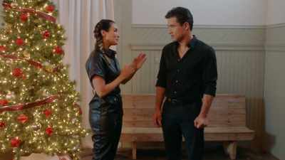 So please take back
your producer's chair. - Steppin' into the Holiday
