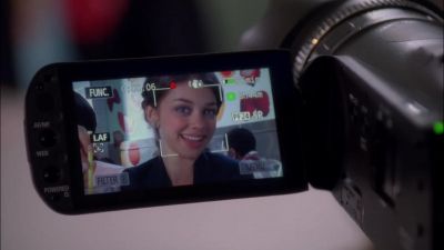 So Populars only hang with Populars - Geek Charming