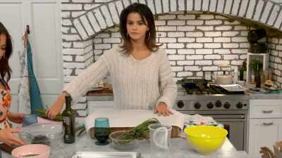 So put your asparagus - Selena + Chef