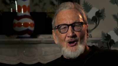 So, Quentin, confused,
he hired me. - Hollywood Dreams & Nightmares: The Robert Englund Story