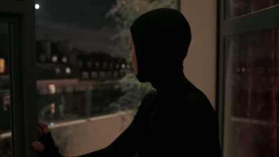 - So, she reached out to you? 
- She called. We spoke. - Irma Vep