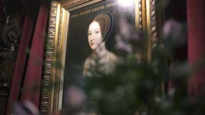 So she really rebuffed
Henry's advances - The Game of Crowns: The Tudors