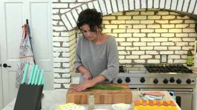 So you really want to chop your chive - Selena + Chef
