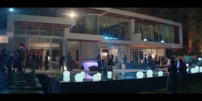 So we rolled into the after-party.
And I texted Xavier. - The Afterparty