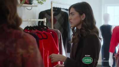 So, you sell clothes
and design them? - Lights, Camera, Christmas!