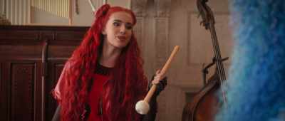 So, she'll know her weaknesses
and exactly how to stab her in the back. - Descendants: The Rise of Red