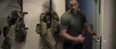 - So this shit is real.
- Yeah, it's real, all right. - Jarhead 3: The Siege
