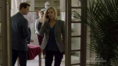So someone snuck into
the house and David's office - Gourmet Detective: Eat, Drink and Be Buried