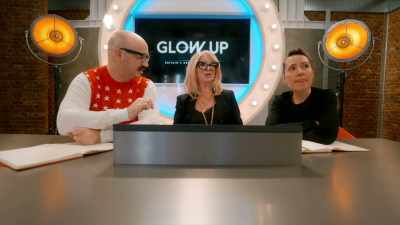 So, Sophie is matching
her model's neck to her jumper. - Glow Up: Britain's Next Make-Up Star