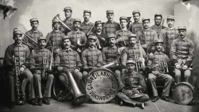 So he started the Club
Filharmonico Tucsonense. - Linda Ronstadt: The Sound of My Voice