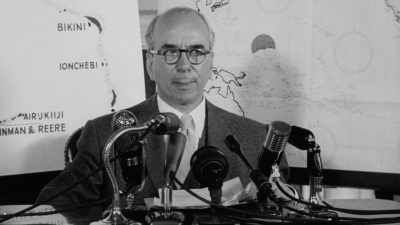 So Strauss begins to plot - To End All War: Oppenheimer & the Atomic Bomb