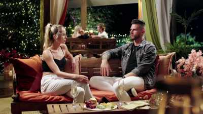 SO THAT'S HOW IT KIND OF
FELT, WHICH YOU COULD BE - Love Island