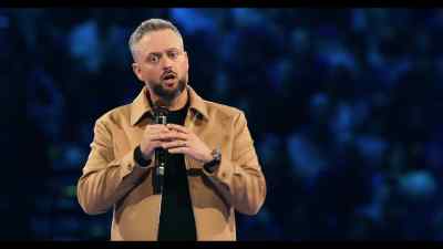 So the car behind me is like,
"Are you leaving?" - Your Friend, Nate Bargatze