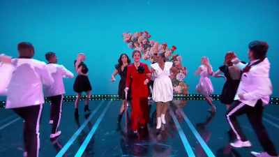 ♪ So when the cat
has got your tongue♪ - Dick Van Dyke: 98 Years of Magic