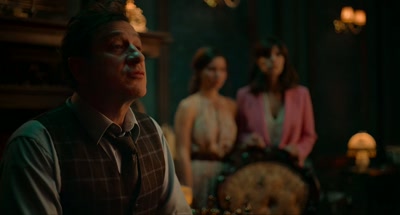 So the doctor, Teresa or Simón. - Death's Roulette