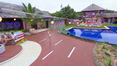 >> SO THE VILLA IS AT MAXIMUM
CAPACITY RIGHT NOW. - Love Island