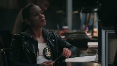 So the women that
her and Chase conned - The Rookie: Feds