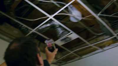 So there was a leak, so they
hung a bucket with a string, - ¡Casa Bonita Mi Amor!