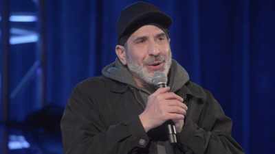 - So there you go.
- [audience laughing] - Dave Attell: Hot Cross Buns