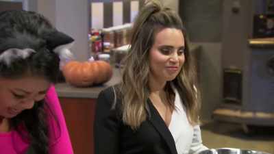 So there is gonna be
a cookie knife - Halloween Cookie Challenge