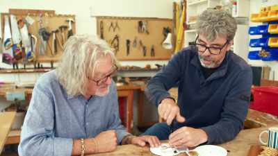 So there and there
are two strain gauges. - James May and the Dull Men