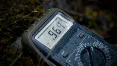 SO THIS SHOWS THAT ACID CAN MAKE A VOLTAGE. - Strange Evidence