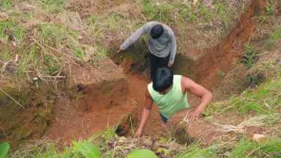 SO, THIS WAS A MASSIVE
EARTHEN STRUCTURE - Lost Cities of the Amazon