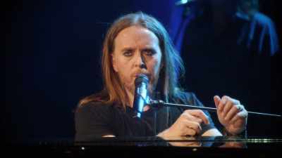 ♫ so, though we cannot
be together - Tim Minchin: Back