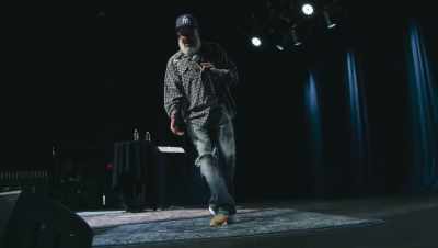 So Trump's team gets over,
they lift him up, - David Cross: Oh Come On