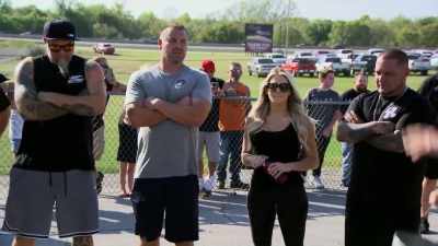 So, two drivers from each
team, all competing for $15,000. - Street Outlaws No Prep Kings Team Attack
