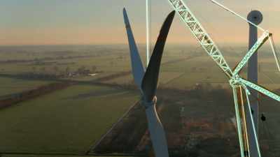So two giant cables wrap around the rotor - Europe From Above