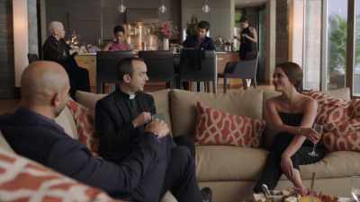 So you two were set up? [phone buzzing] - Imposters